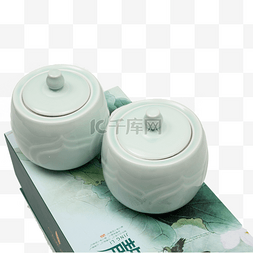 茶叶容器图片_两个白色的瓷器免抠图