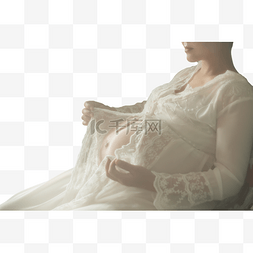 坐着的孕妇