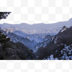 风景宜人图片_重重叠叠的大山和树木