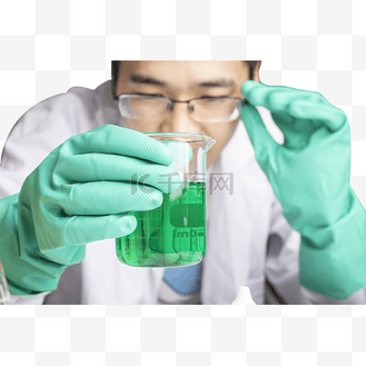 实验室科学研究人员看药水
