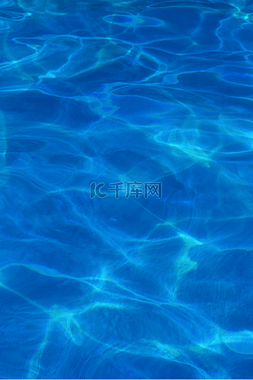 蓝色波纹图片_游泳池蓝色水波纹