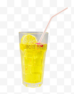 玻璃杯装柠檬汁