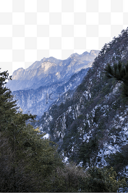 云雾缭绕的高山图片_仙气缭绕云雾弥漫的群山png素材