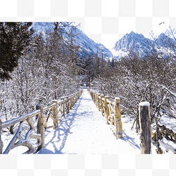 自然风景冬天雪山里的桥风光