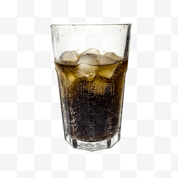冰里的饮料图片_玻璃杯里的冰可乐
