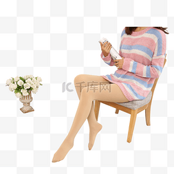 创意木质椅子图片_彩色穿条纹毛衣衣服元素