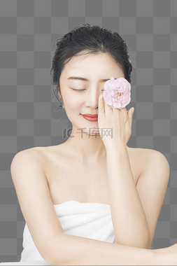 美女拿图片_手拿花朵的女人