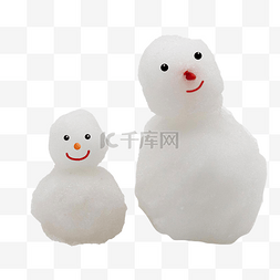 两个雪人图片_冬日大雪两个雪人