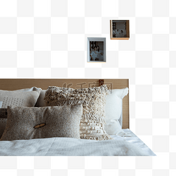 温馨家具图片_温馨的床头枕头照