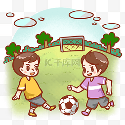 踢足球海报图片_户外足球场朋友踢足球