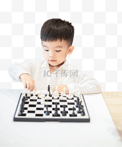 下国际象棋的孩子