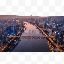 都市夜景图片_夕阳时的福州闽江沿岸