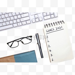 本子计划单钢笔眼镜键盘办公用品