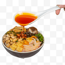 勺子里的辣椒油图片_美食螺蛳粉