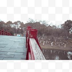 小河上有红色的小桥