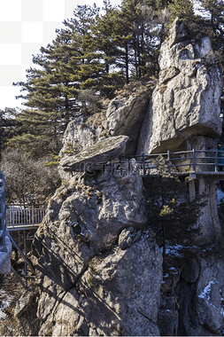 蓝天大山图片_奇石怪状的大山png素材