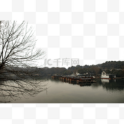 清澈湖水图片_小湖上的房子树木美丽景色