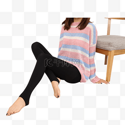 靠着女孩图片_彩色靠着椅子的女孩元素