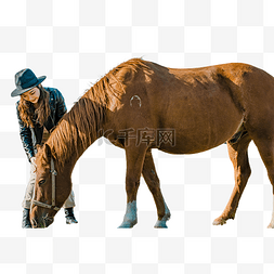 美女动物图片_在草原上和马互动的美女