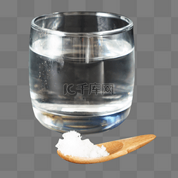 玻璃杯白糖水