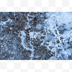 蓝色冰裂图片_冬季冰裂气泡