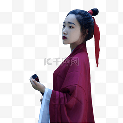 中国传统文化古典图片_中国风白天女侠汉服室外扶扇动作