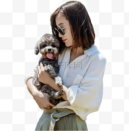 墨镜美女抱着小狗