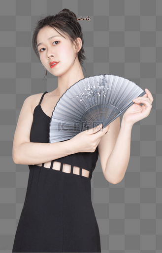 美女手拿国潮扇子丸子头