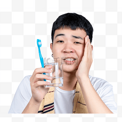 男生白色t恤图片_刷牙牙痛的青年男性