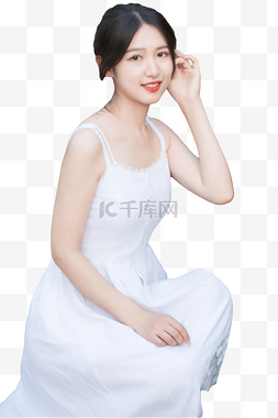 文艺美女图片_文艺少女夏季穿白裙子蹲着