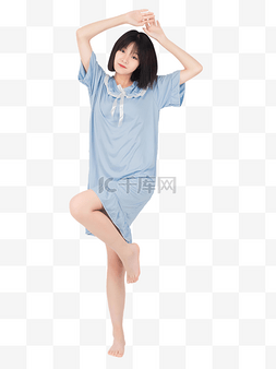 夏天睡衣图片_穿蓝色睡衣睡觉女孩