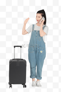 拉行李箱打电话的女孩