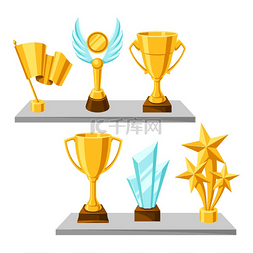 冠军奖图片_货架上的奖杯和奖杯。