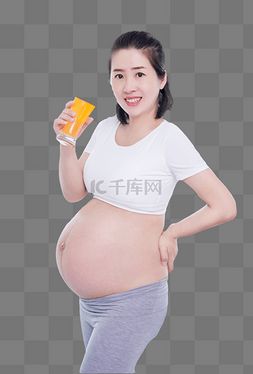 孕妈妈喝橙汁