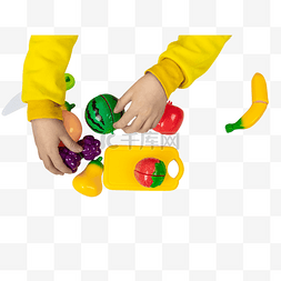 儿童玩水果图片_儿童节玩玩具切水果