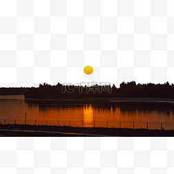 湖畔风光图片_夏天自然风光傍晚太阳户外湖畔边