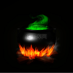 女巫壶在火柴上用绿色药水和蒸汽