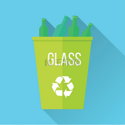 带玻璃的绿色回收垃圾桶。