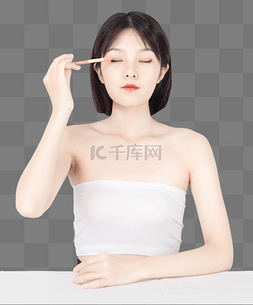 美女图片_画眼影美女