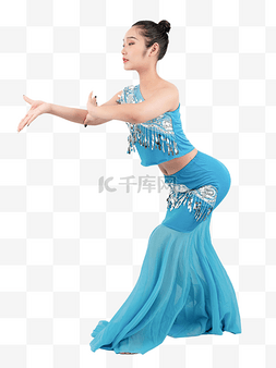 女孩人物舞蹈图片_傣族舞孔雀舞女孩人物