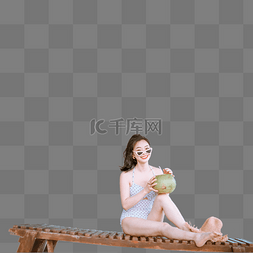 海南12345图片_人物小甜甜美女椰林坐着喝椰子汁