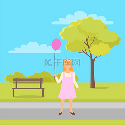 手里拿着气球的女孩走在带长凳的