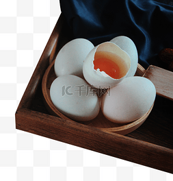 淌油蛋黄酥图片_蛋类食物鸡蛋