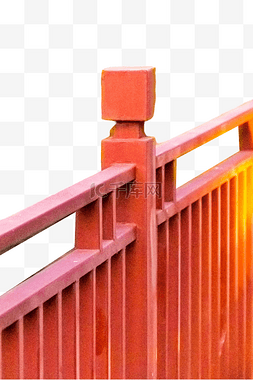 红色木质栏杆