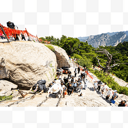 登山的人物图片_华山旅游华山的游客户外登山