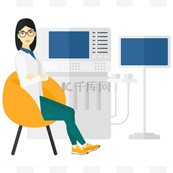 白色医院图片_Female ultrasound specialist.