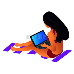 商业夏季，女性穿着泳衣坐在垫子