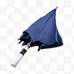 阴雨季节蓝色雨伞