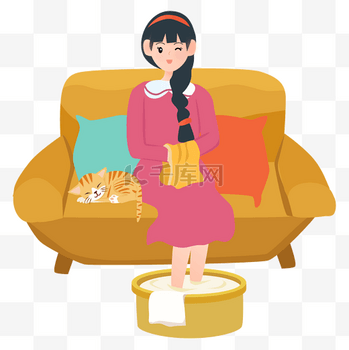 坐沙发上泡脚女孩
