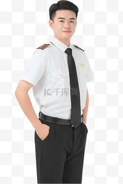 飞行员男青年手插口袋